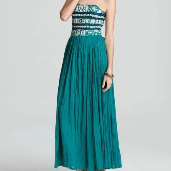 green emerald velvet dress Amazon.com: French Connection Women's Marie Stretch Embroidered Dress,  Black, 6 : Clothing, Shoes & Jewelry